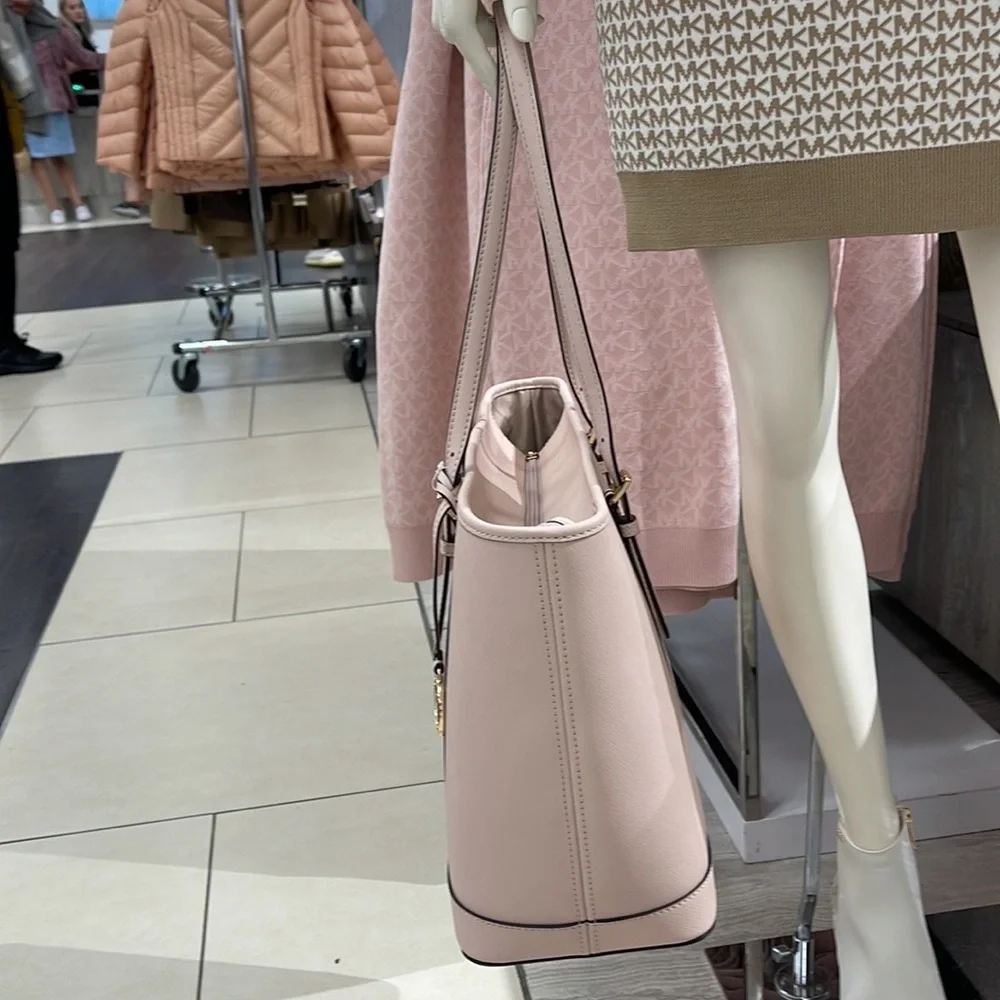 MICHAEL KORS
Jet Set Travel Lg Top Zip Shoulder Tote Saffiano Lthr
Powder Blush - Picture 8 of 16